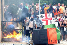 Termakan Hoax, Kelompok Sayap Kanan di Inggris Bakar Hotel Tempat Menampung Imigran