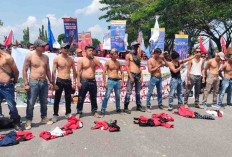 Telanjang Dada Teriakkan Tuntutan, Buruh Perkebunan Kayuagung Lawan Ketidakadilan di Bawah Terik