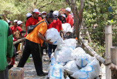 Kolaborasi WINGS Peduli dan Waste4Change: Aksi Nyata Bersihkan Sungai Wonorejo di Hari Sungai Sedunia, Keren!