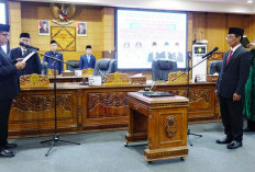 Ketua DPRD OKU Lantik Sujarwo Anggota Dewan Pengganti Antar-Waktu