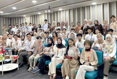  Earn, Manage, Grow : How Young Generation Builds Financial Stability