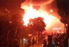 Kebakaran Hebat Guncang Sukaratu, Warga Memadati Lokasi