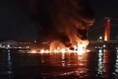 PALEMBANG BERGETAR! Imbas Kapal Jukung Terbakar di Sungai Musi