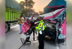 Galang Tewas Usai Hantam Truk Parkir, Diduga Mengantuk, Kendaraan Ringsek Parah