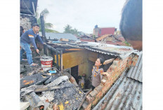 Panik Kebakaran Kamar Anak di Atap Lantai 2, Uang THR Rp2 Juta 