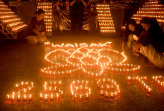 Nyalakan Pelita, Meditasi, hingga Puja Bakti, Di Puncak Perayaan Hari Trisuci Waisak