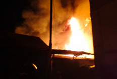 Kebakaran di Belakang Masjid Agung Lahat, Tiga Rumah Jadi Santapan si Jago Merah