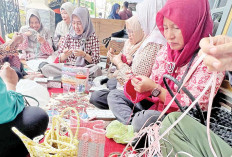 Berkat Hobi Merajut, Jadi Penghasilan Tambahan