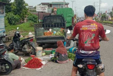 Pasar Lawang Agung Terendam Banjir, Ini Cara Pedagang Bertahan Hidup di Pinggir Jalinsum