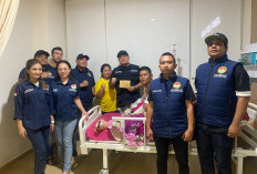 PMPB Kota Palembang Serahkan Donasi Kepada Korban Selamat Kebakaran Bengkel Motor Merenggut 3 Korban Jiwa