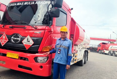 Melky Tak Pernah Lelah Mengantar BBM sampai Pelosok Negeri