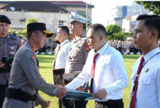 Aksi Nyamar Jadi Badut Doraemon, “Si Peci Merah” dan Tim Ranmor Diberi Hadiah Umroh