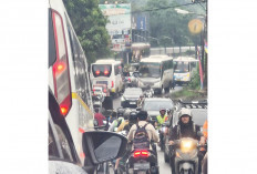 Bus Karyawan Tambang Picu Macet Parah