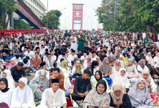 Ribuan Umat Muslim Tumpah Ruah Laksanakan Salat Ied di Masjid Agung SMB Jayo Wikramo, Ini Penampakannya 