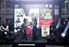 Warga Antusias Jajal Motor Premium