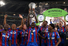 Stadion Bergemuruh! Crystal Palace Angkat Trofi UEFA Europa Conference League Pertama Mereka