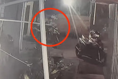 Motor Jamaah Masjid Dicuri Saat Salat Subuh, Aksi Terekam CCTV