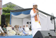 Tabligh Akbar HUT OKU Timur ke-22, Lautan Jamaah Antusias Ikuti Ceramah Ustadz Das’ad Latif 