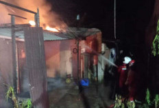 Kebakaran Malam Hari Gegerkan Pagar Agung, Rumah Orang Tua Babinsa Jadi Korban