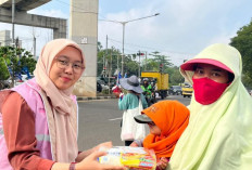 PLN Tebar Kepedulian, 100 Paket Sembako Disalurkan untuk Warga Palembang