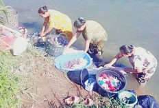 Sumur Kering, Cuci Pakaian di Sungai