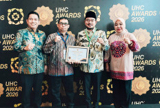 Berkat Layanan Kesehatan yang Berkualitas kepada Masyarakat, Pemkot Palembang Raih UHC Awards Tingkat Madya 
