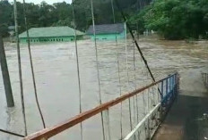 11 Jam Hujan, Wilayah MLM Terendan Banjir, Lihatlah Kondisi Kantor Koramil dan Jembatan yang Tenggelam!