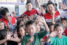 Dampingi Anak Korban Kebakaran, Ukir Senyum di Tengah Duka