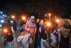 Sambut Malam Pertama Ramadan 1447 H, Ratusan Santri TPA Baiturrahman Banyuasin Hidupkan Tradisi Pawai Obor