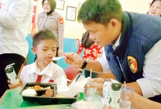 Ketika Polda Sumsel Berbagi Makan Bergizi Gratis ke SLB B-C Karya Ibu: Anak-Anak Istimewa, Gurunya Luar Biasa 