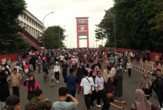 Uji Coba CFD Palembang Diserbu Warga, Ampera Jadi Lautan Manusia
