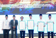 Inisiatif Wakaf Uang Kemenag, Menag Umar Sumbangkan Rp100 Juta untuk Kebaikan Umat