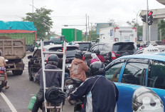 Truk Perparah Macet Simpang Bandara, Jam Keluar Angkutan Diatur Pukul 09.00-14.00 WIB