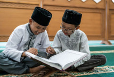 8 Tips Membimbing dan Mengenalkan Agama Pada Anak