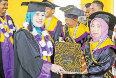 Lansia Tetap Semangat Menimba Ilmu, Panca Sona Wisuda Puluhan Lansia