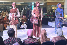 Sambut Lebaran Hadirkan Parade Modest Wear, Dekranasda Sumsel Kriya Sriwijaya Raya Fashion