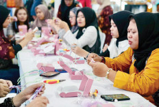 Dari Kena PHK, Kini Olah Limbah Tekstil Jadi Aksesori Bernilai