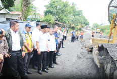  Tinjau Jalan Lintas Sekayu-Muara Beliti, Deru: Memang Rusak Parah, Penyebabnya Truk ODOL