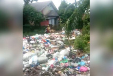 Tumpukan Sampah Tutupi Jalan, Klaim Berasal dari Pasar