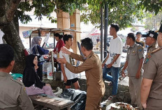 PKL Bandel Masih Nekat Jualan di Badan Jalan