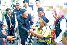 Bantu 50 Kursi Roda dan 100 Alat Dengar, Pj Wali Kota Palembang Ingin Peringatan HUT Ke-1341 Bawa Manfaat