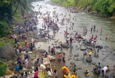 Bukan Sekedar Bersih-bersih, Ini Makna Mendalam Mandi Jeruk di Sumatera Jelang Ramadan