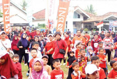 Makan Kerupuk hingga Tarik Tambang Emak-Emak