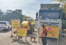 Bandel, Truk Odol Nyangkut Bikin Macet 