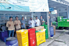 Bantuan Sarpras Diserahterimakan dari DLH Palembang kepada Bank Sampah Graha Pena