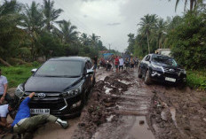 Rombongan Bupati Banyuasin Terjebak di Jalan Rusak Saat Menuju Zikir Akbar di Muara Sugihan