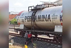 Bawa Kunci Pas dan Ember, Terbiasa Curi Sisa Minyak dari Gerbong Tangki Pertamina KAI di Stasiun