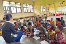 Perjuangan Diana Cristiana Menembus Pedalaman Atti, Wujudkan Mimpi Sekolah Anak-Anak Papua 
