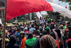 Aksi Damai di Palembang: Ratusan Driver Ojol Gelar Doa Bersama untuk Affan di Polda Sumsel