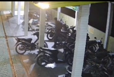 Dua Kejadian Curi Motor Saat Jamaah Salat Subuh, Aksi Pelaku Terekam CCTV
